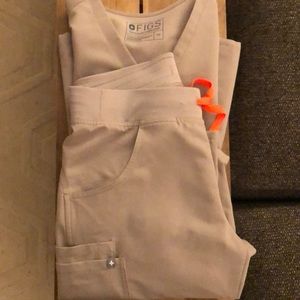 Figs Boulder Scrubs set XS top & S Kade pants